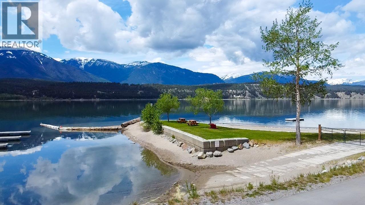 1492 Akiskinook Road Unit# 1, Windermere