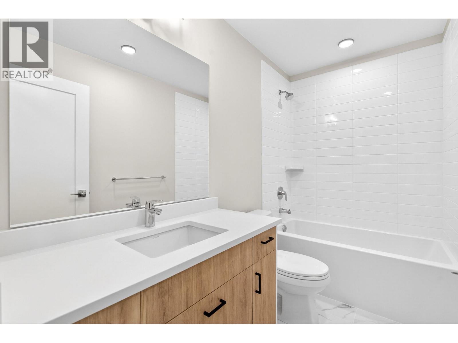 190 4025 Gellatly Road South, West Kelowna