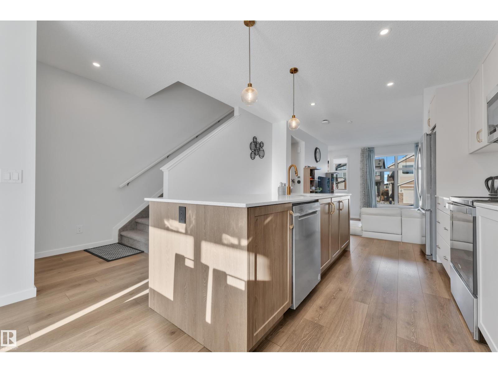 3607 6 AV SW SW, Edmonton