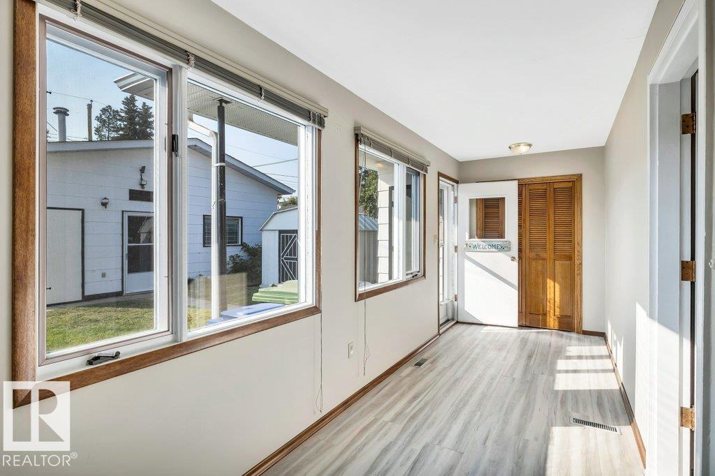 4314 52 ST - 21
