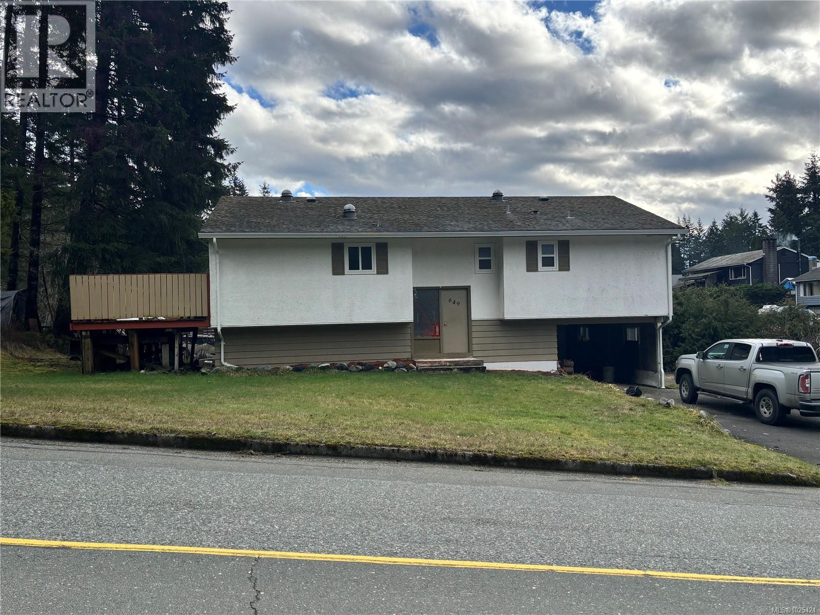 649 Nimpkish Dr - 1