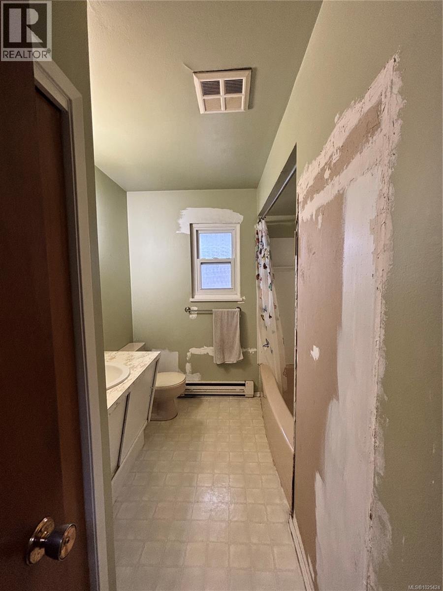 649 Nimpkish Dr - 11