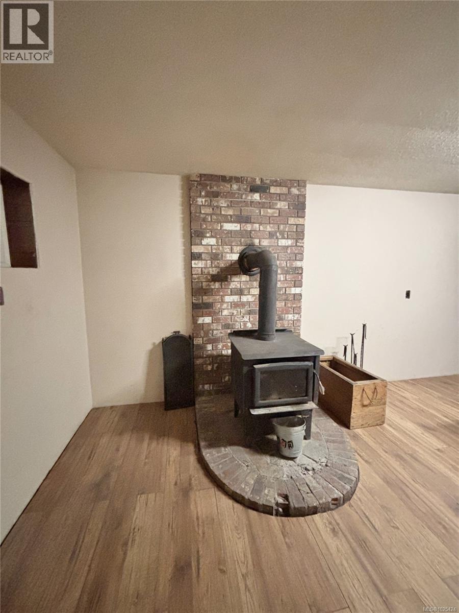 649 Nimpkish Dr, Gold River