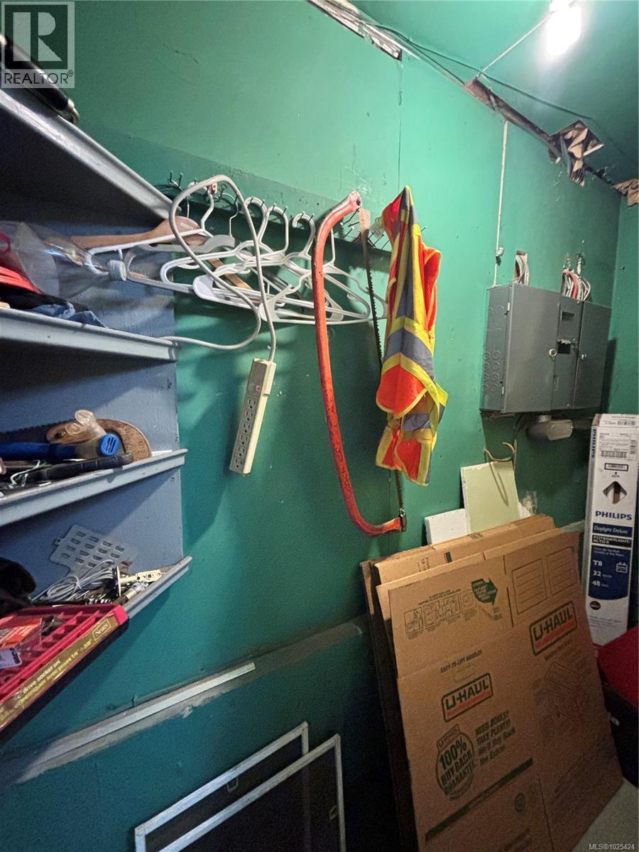 649 Nimpkish Dr, Gold River