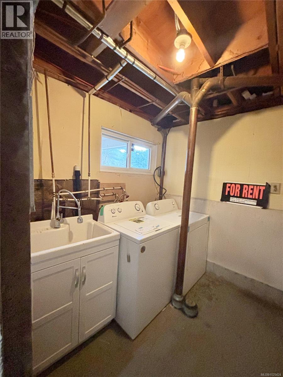 649 Nimpkish Dr, Gold River