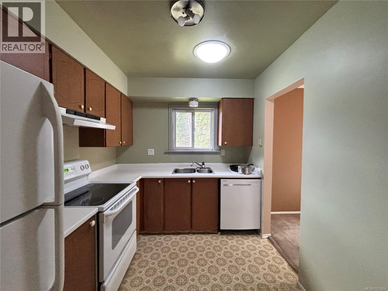 649 Nimpkish Dr, Gold River