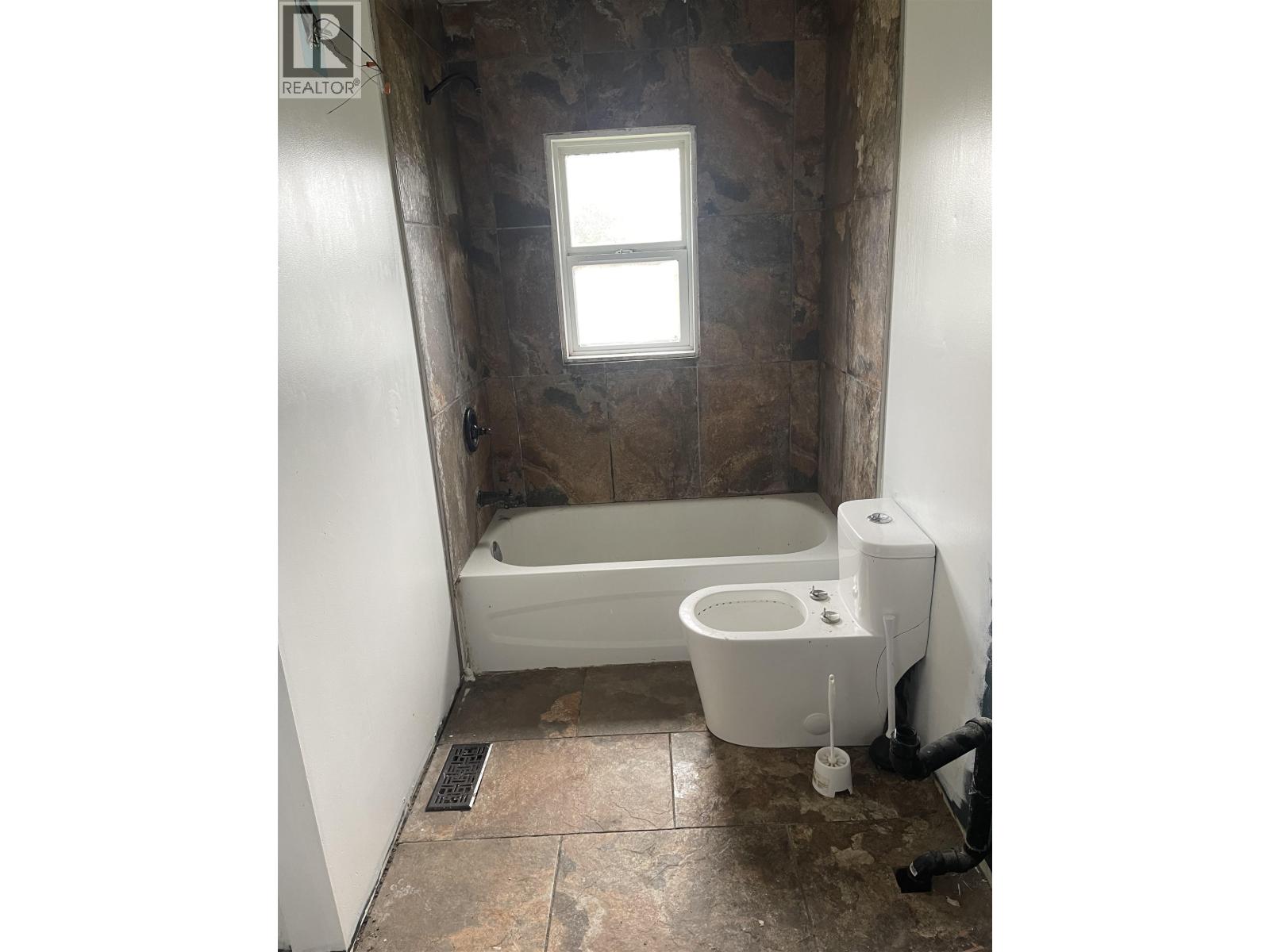 4761 GLEN ROAD, Terrace