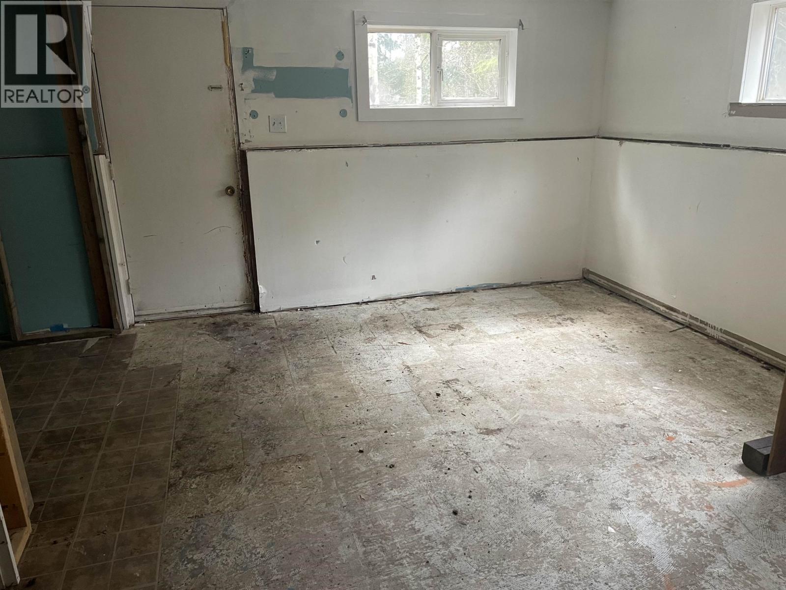 4761 GLEN ROAD, Terrace