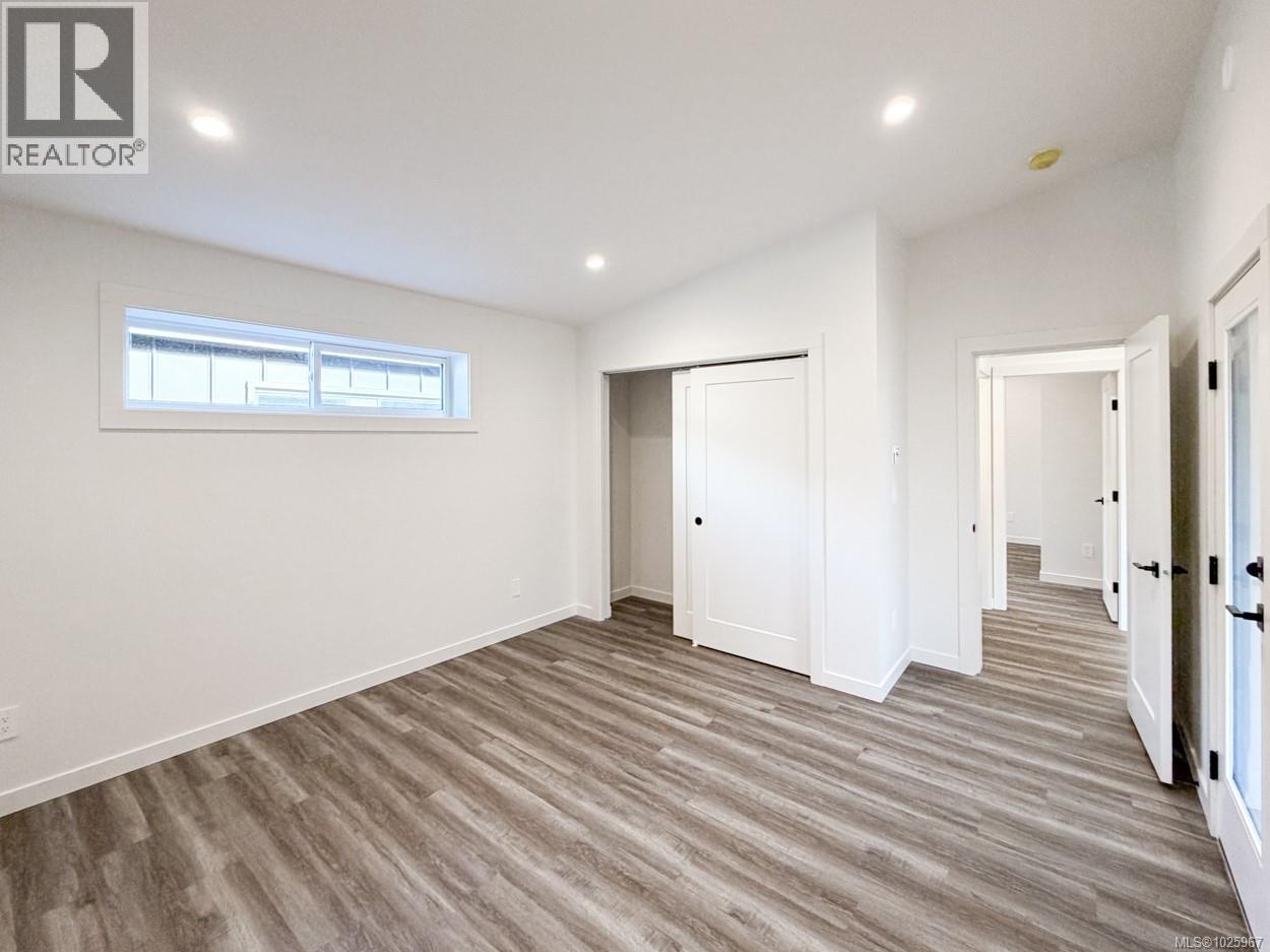 #2 3025 ROYSTON RD - 14