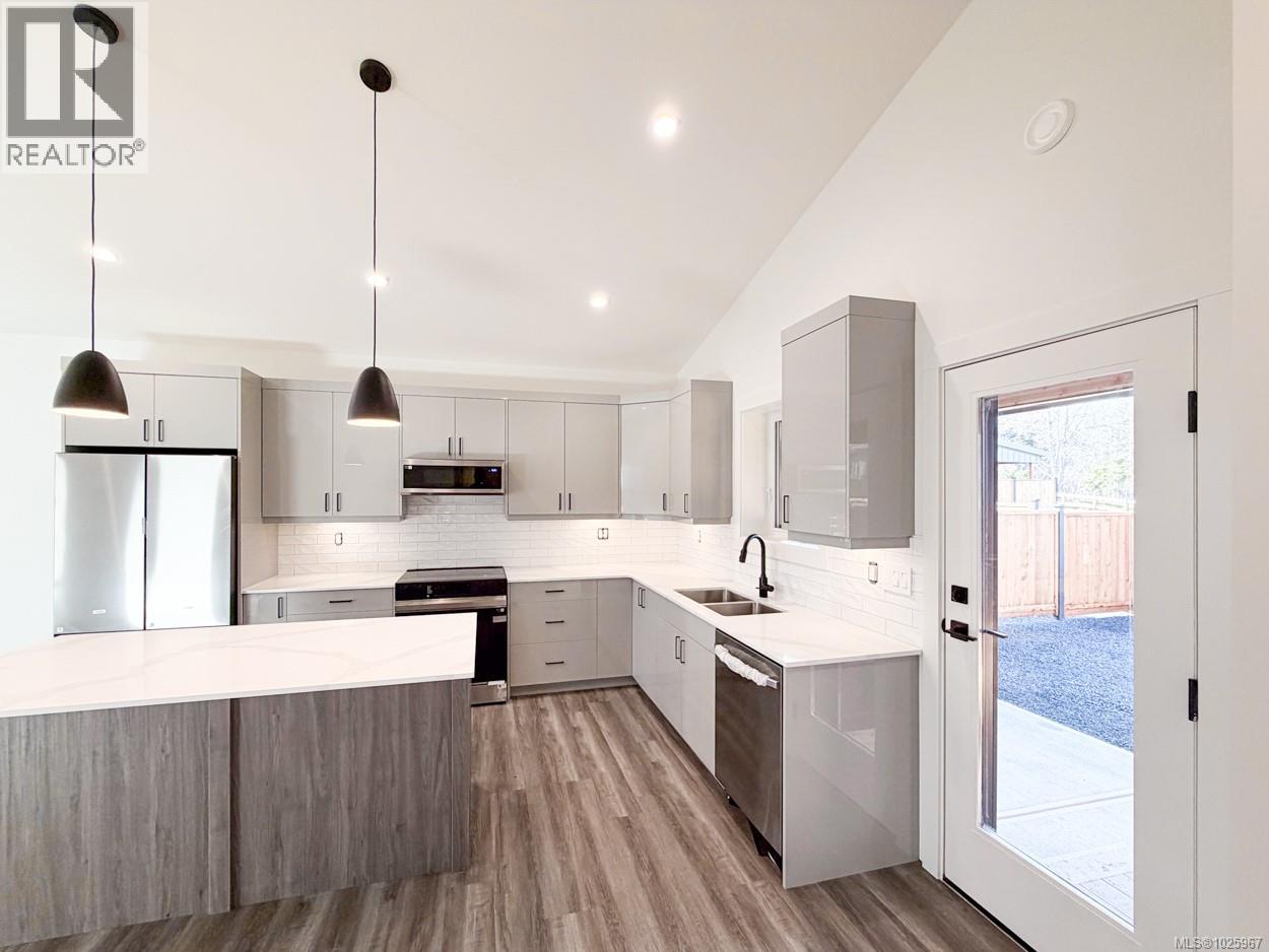 #2 3025 Royston Rd - 10
