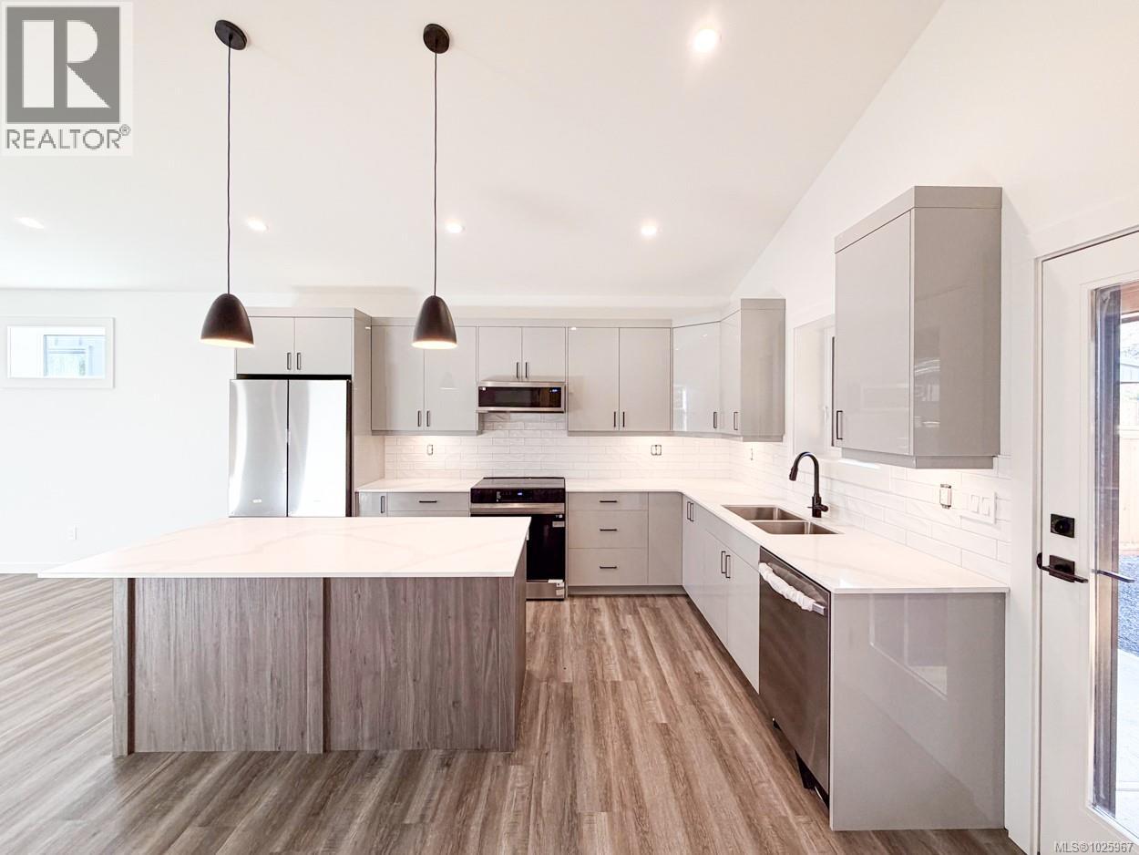 #2 3025 ROYSTON RD - 9