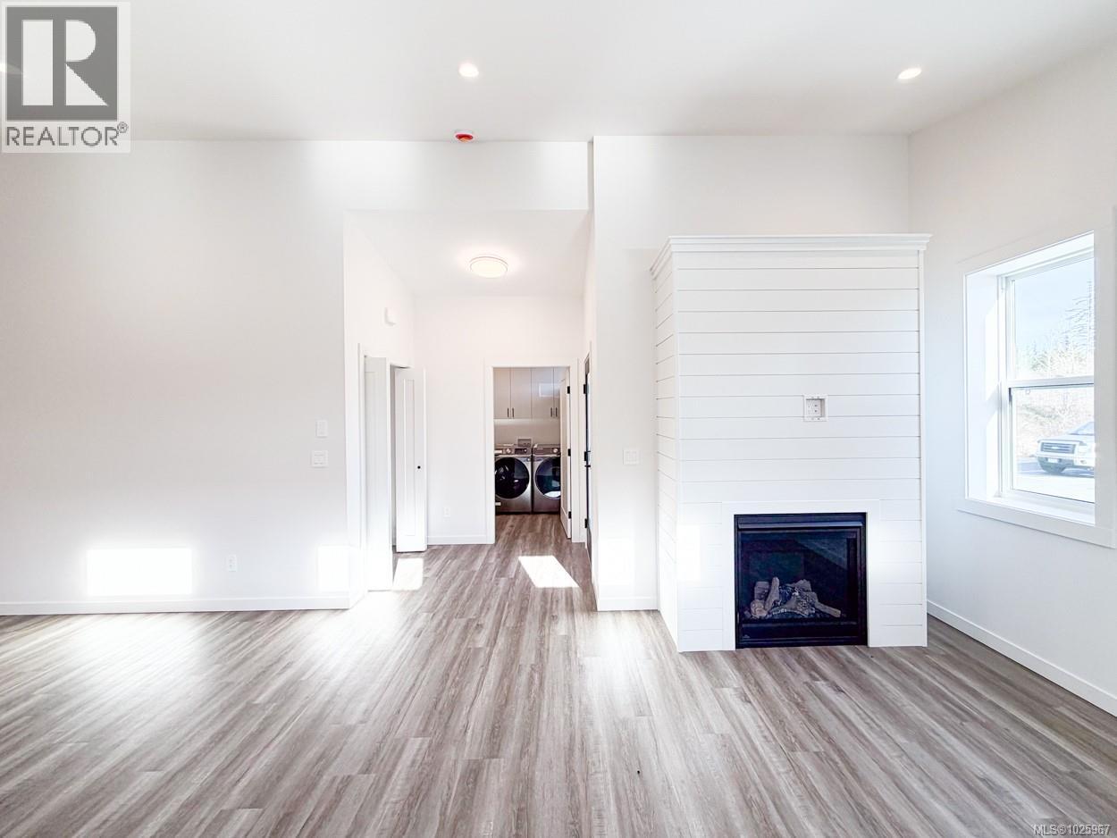 #2 3025 ROYSTON RD - 7