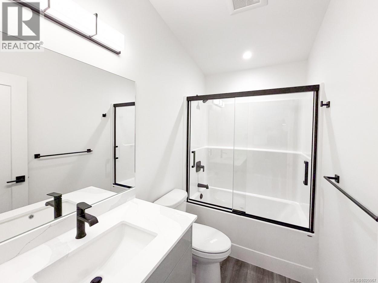 #2 3025 ROYSTON RD - 17