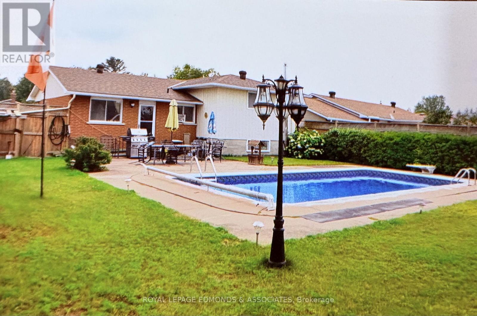 20 MAPLE AVENUE - Photo 2 of 47, Petawawa, Ontario