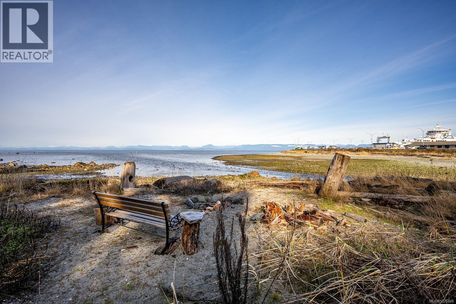 1426 Wilkinson Rd, Comox