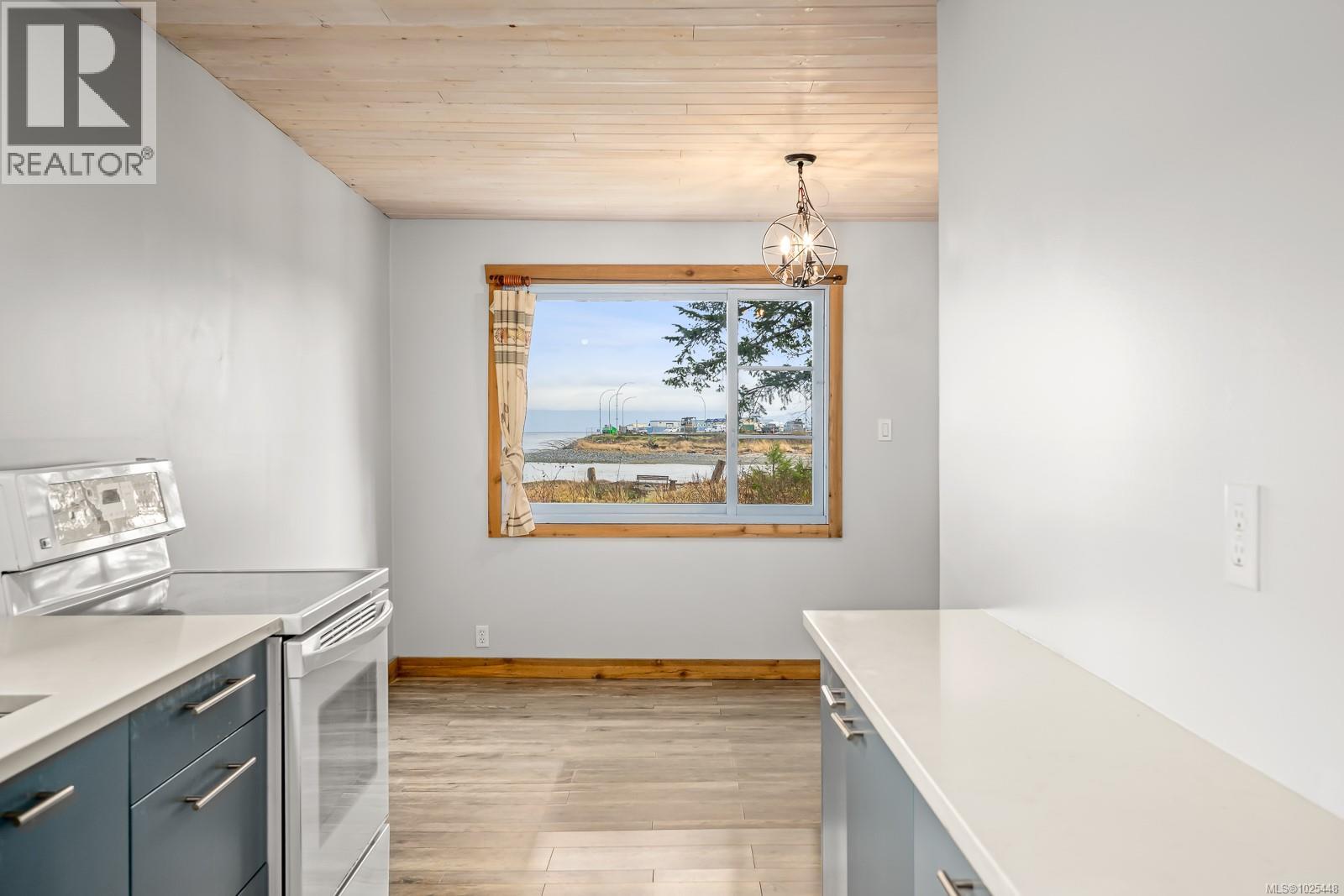 1426 Wilkinson Rd, Comox