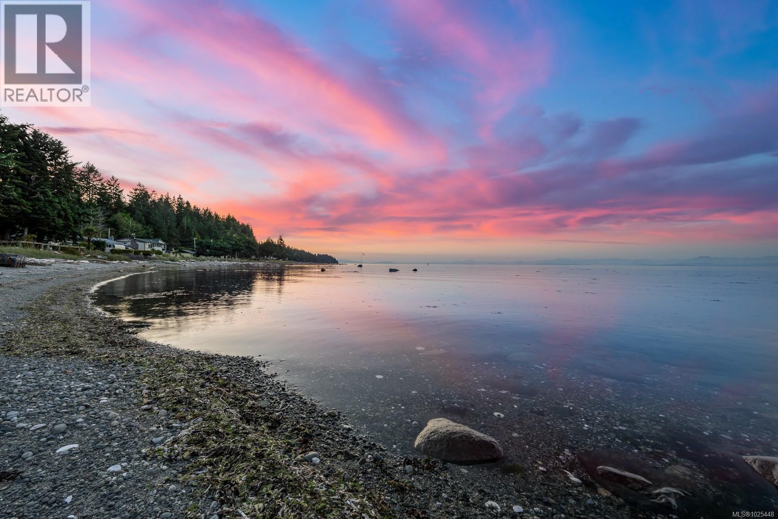 1426 Wilkinson Rd, Comox