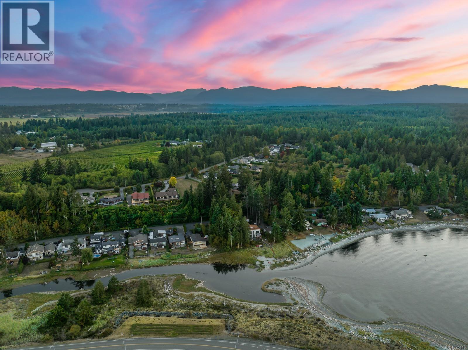 1426 Wilkinson Rd, Comox