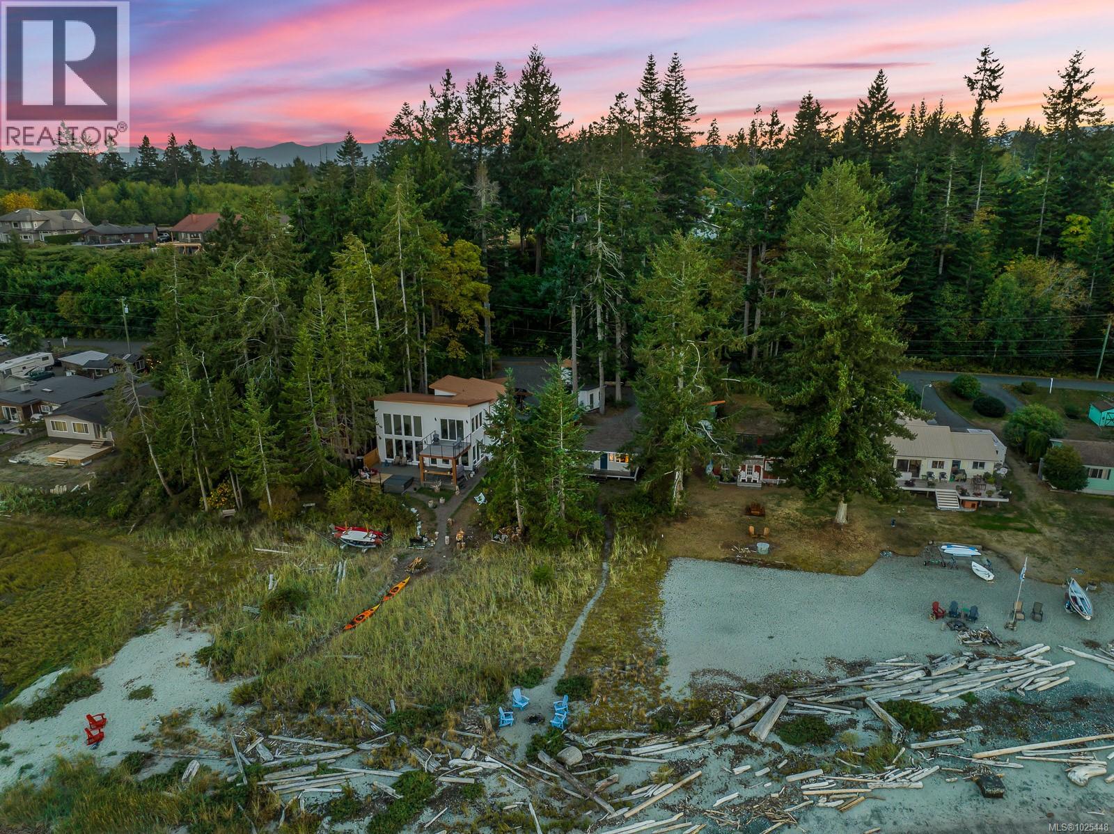 1426 Wilkinson Rd, Comox