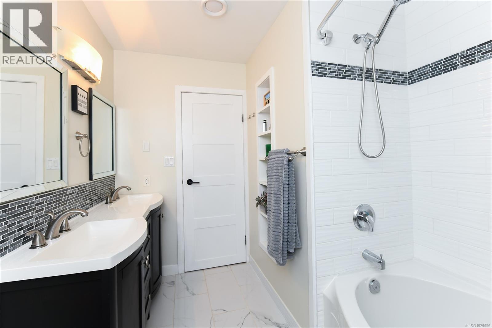 599 23rd St, Courtenay