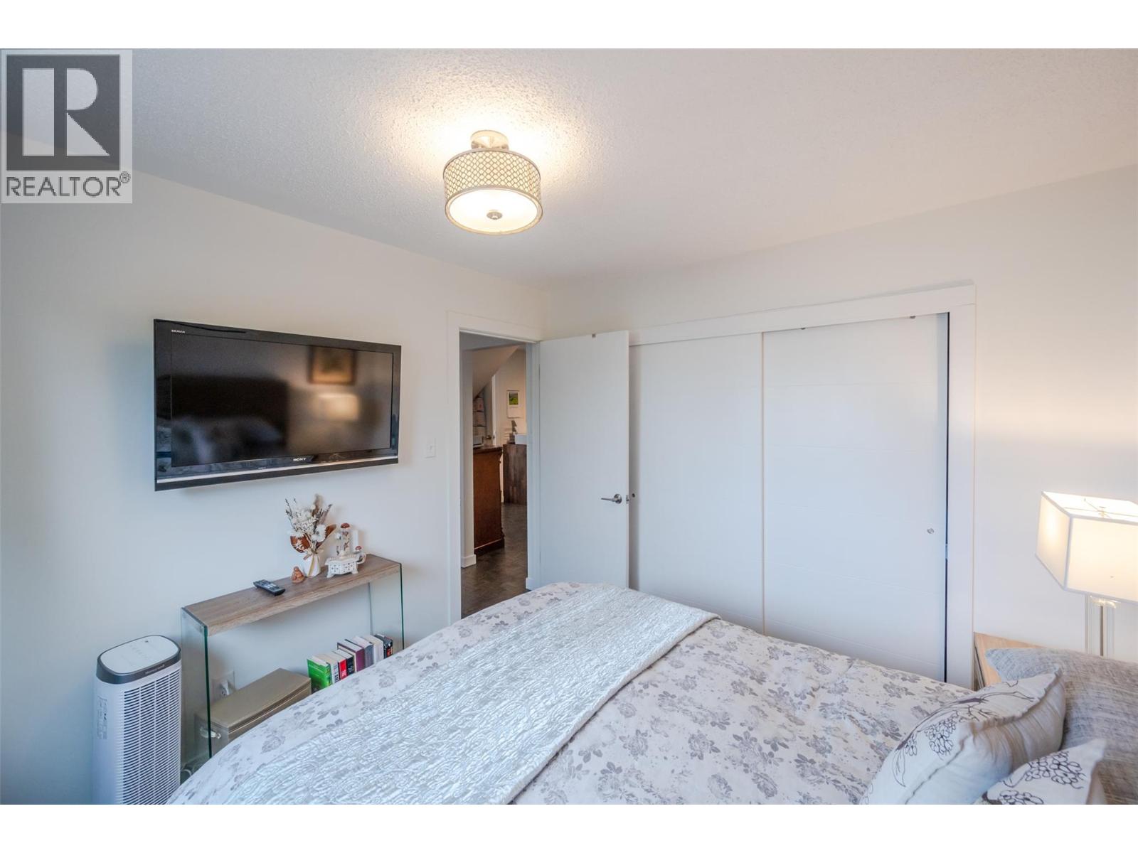  127 Elm Avenue, Penticton