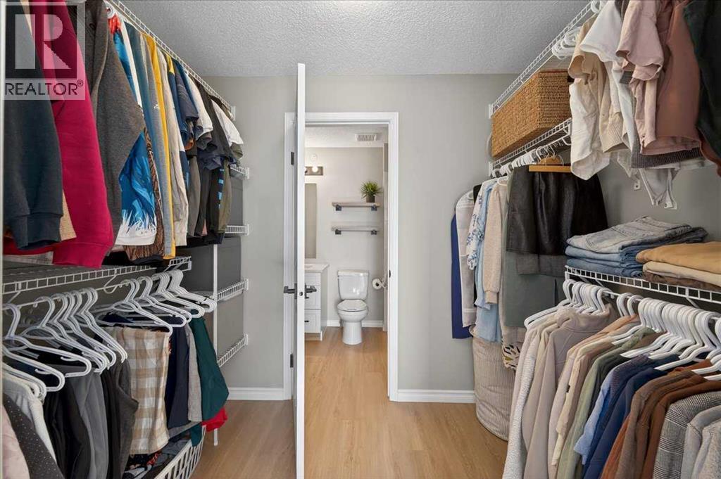 Single Family House for Sale in   Tuscarora Manor NW Tuscany Calgary 