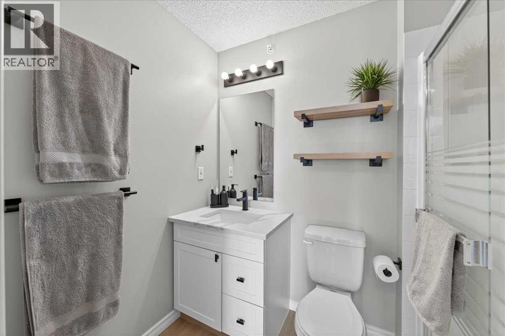 Single Family House for Sale in   Tuscarora Manor NW Tuscany Calgary 