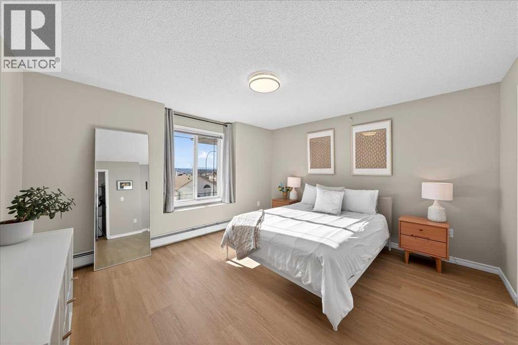 Single Family House for Sale in   Tuscarora Manor NW Tuscany Calgary 