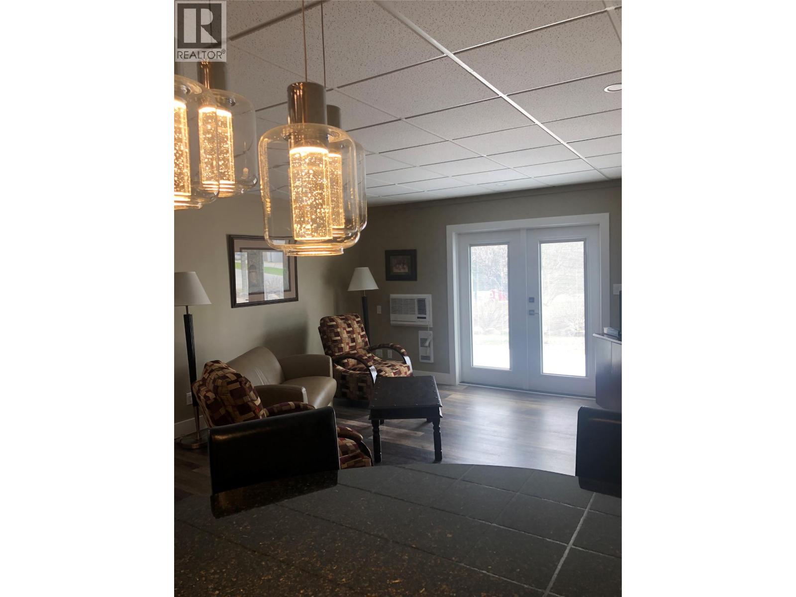 73 TAREN Drive, Clearwater