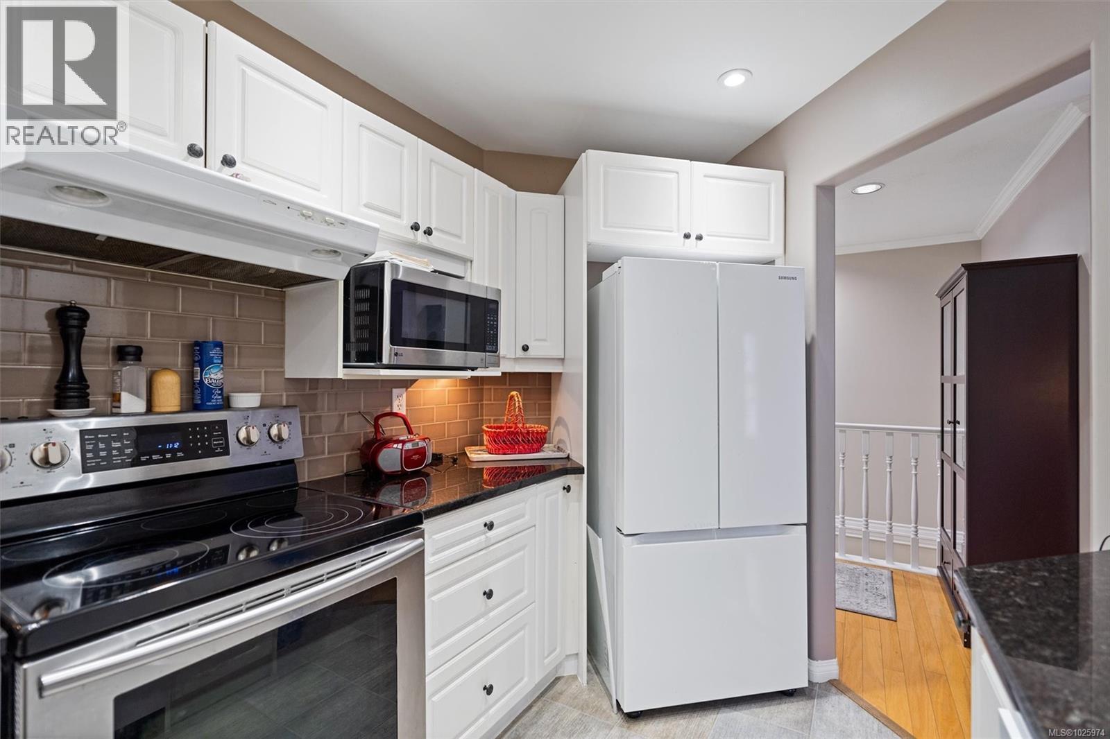 7 2715 Shelbourne Street, Victoria