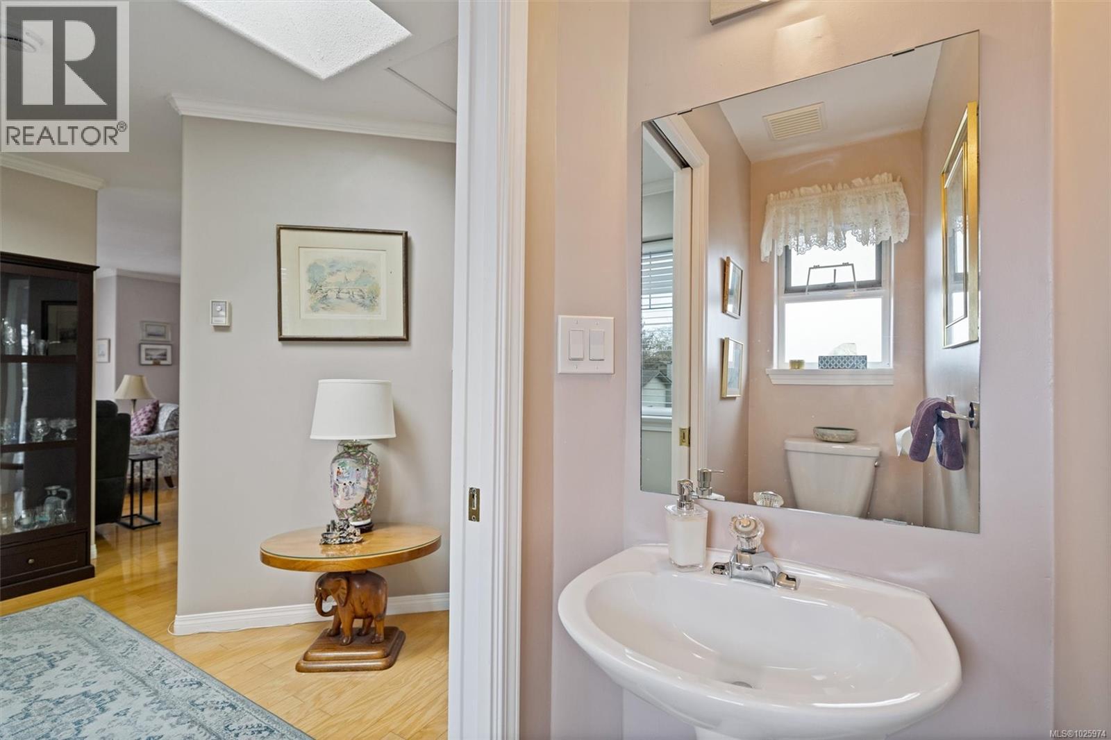 7 2715 Shelbourne Street, Victoria