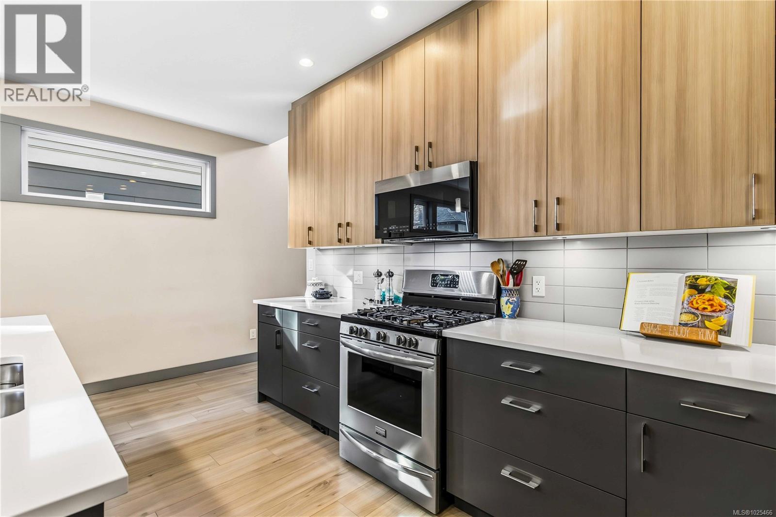 3327 Painter Rd, Colwood