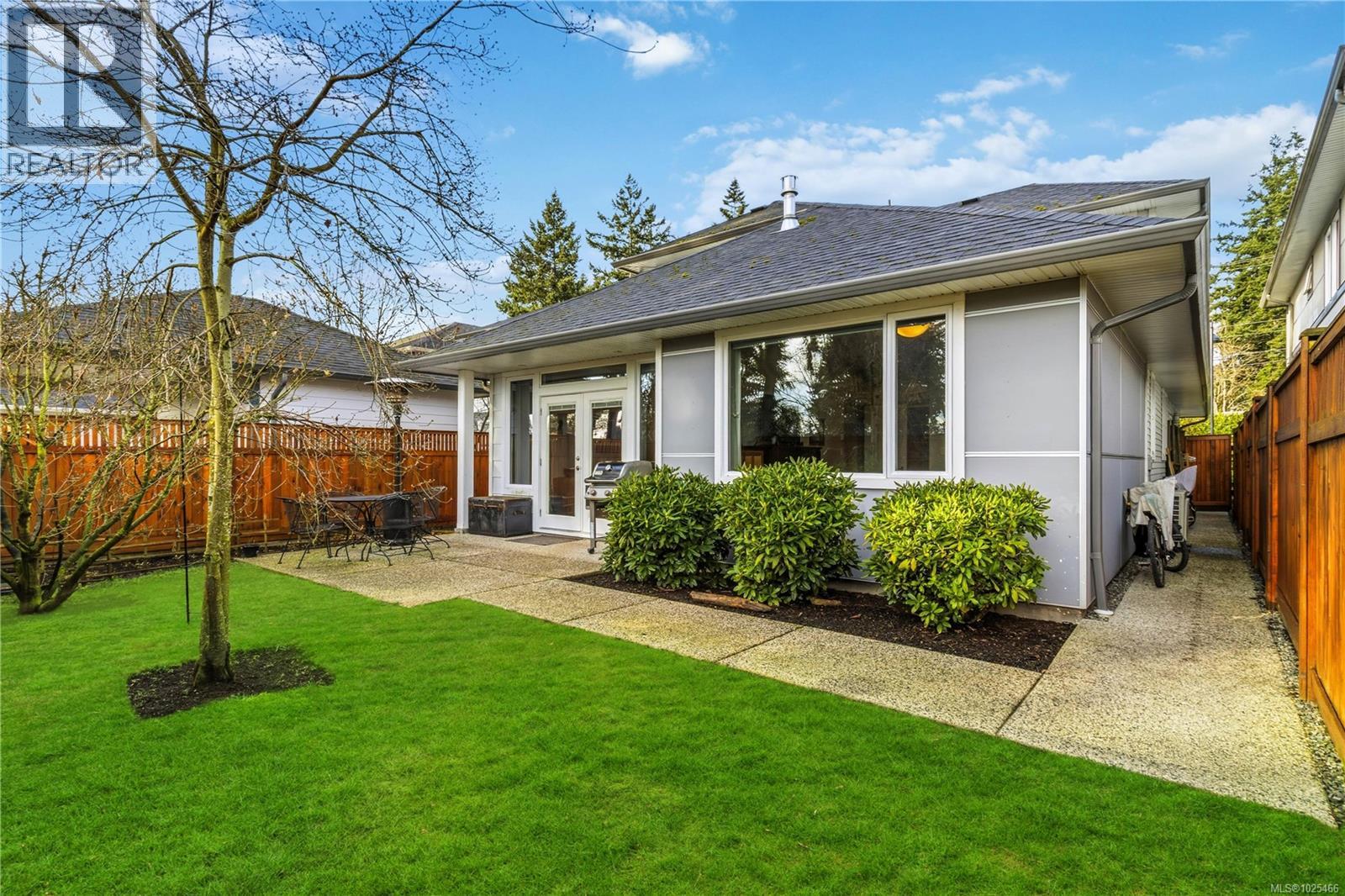 3327 Painter Rd, Colwood