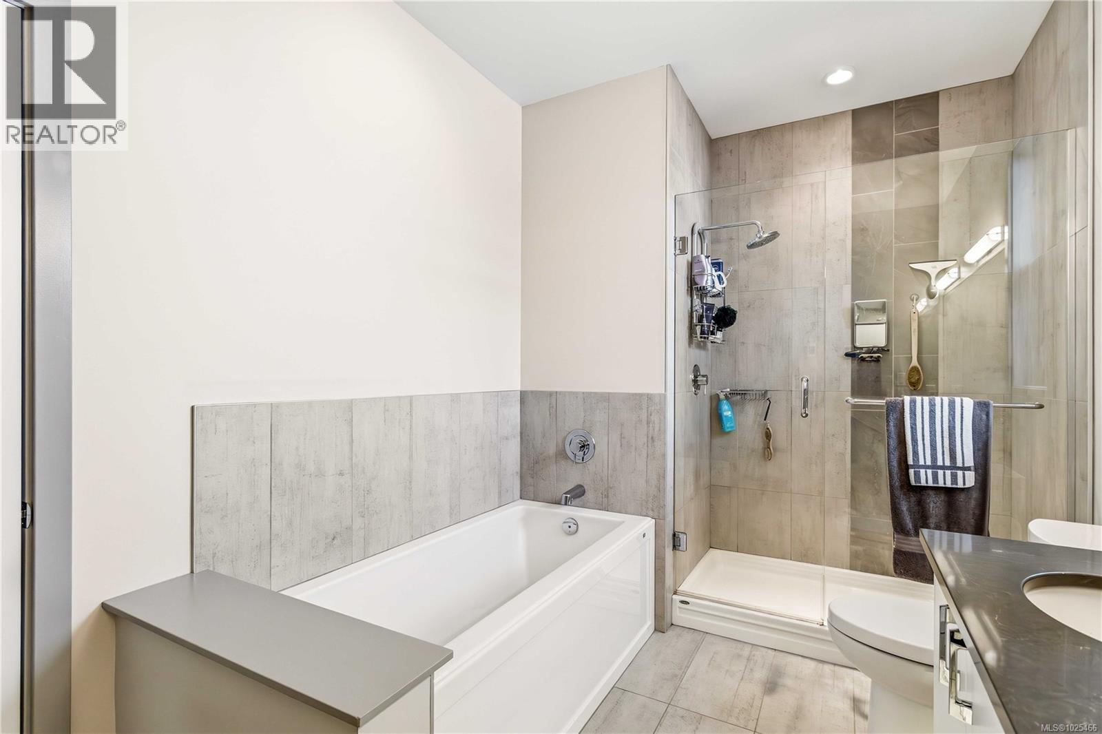 3327 Painter Rd, Colwood