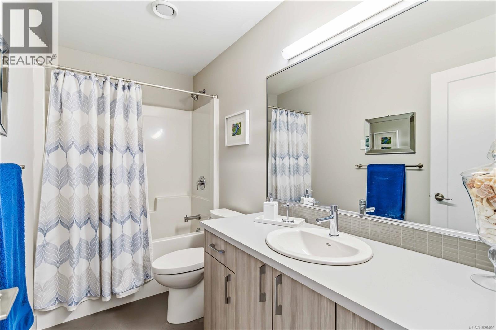 3327 Painter Rd, Colwood