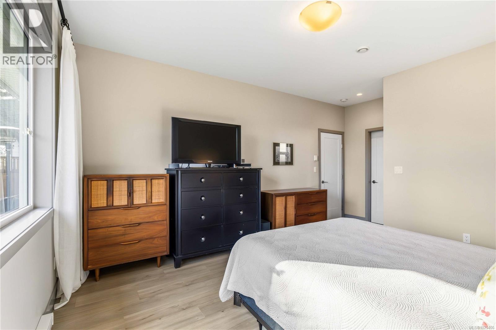 3327 Painter Rd, Colwood