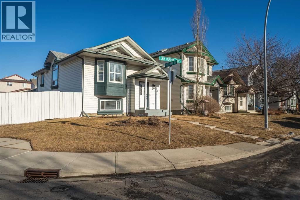 Single Family House Bi-level for Sale in  Erin Meadow Crescent SE Erin Woods Calgary 