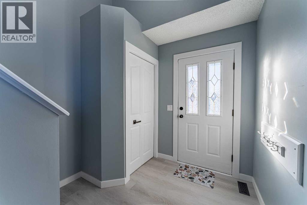 Single Family House Bi-level for Sale in  Erin Meadow Crescent SE Erin Woods Calgary 