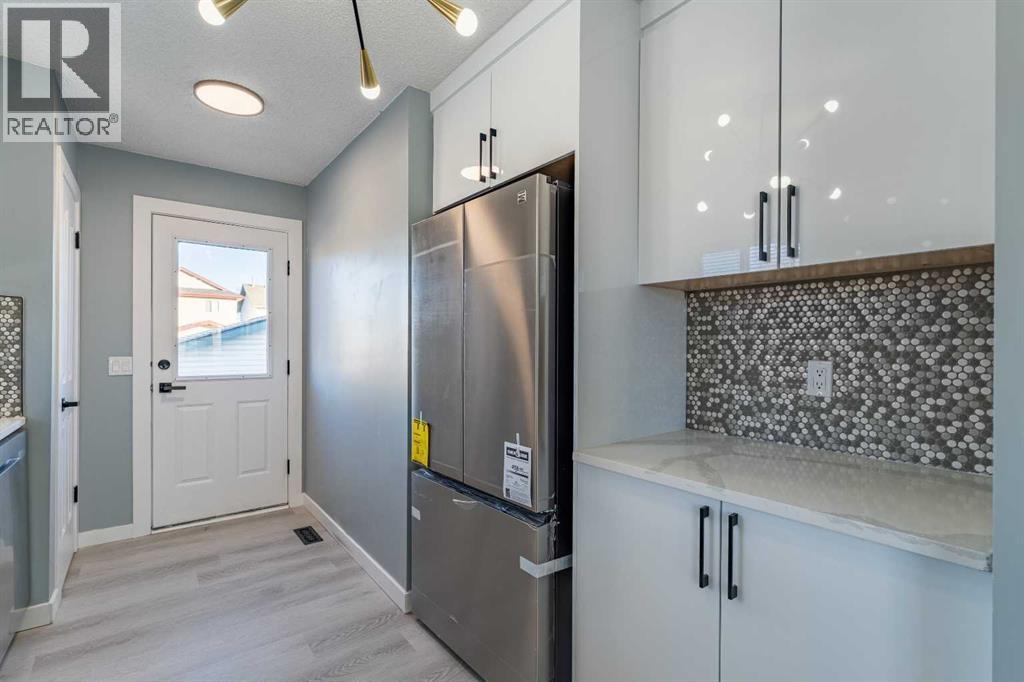 Single Family House Bi-level for Sale in  Erin Meadow Crescent SE Erin Woods Calgary 