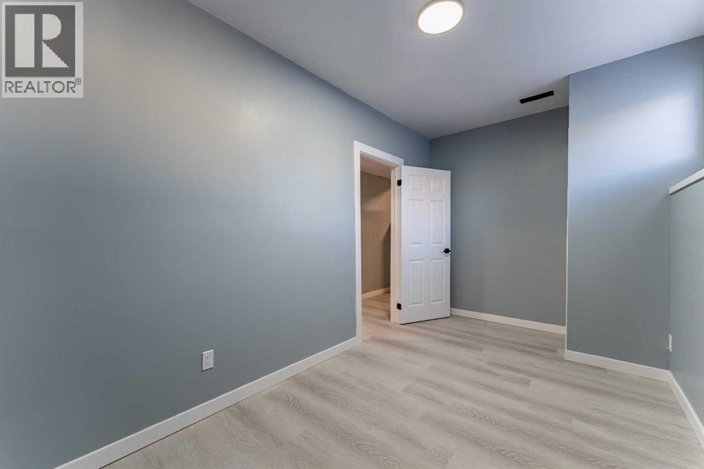 Single Family House Bi-level for Sale in  Erin Meadow Crescent SE Erin Woods Calgary 