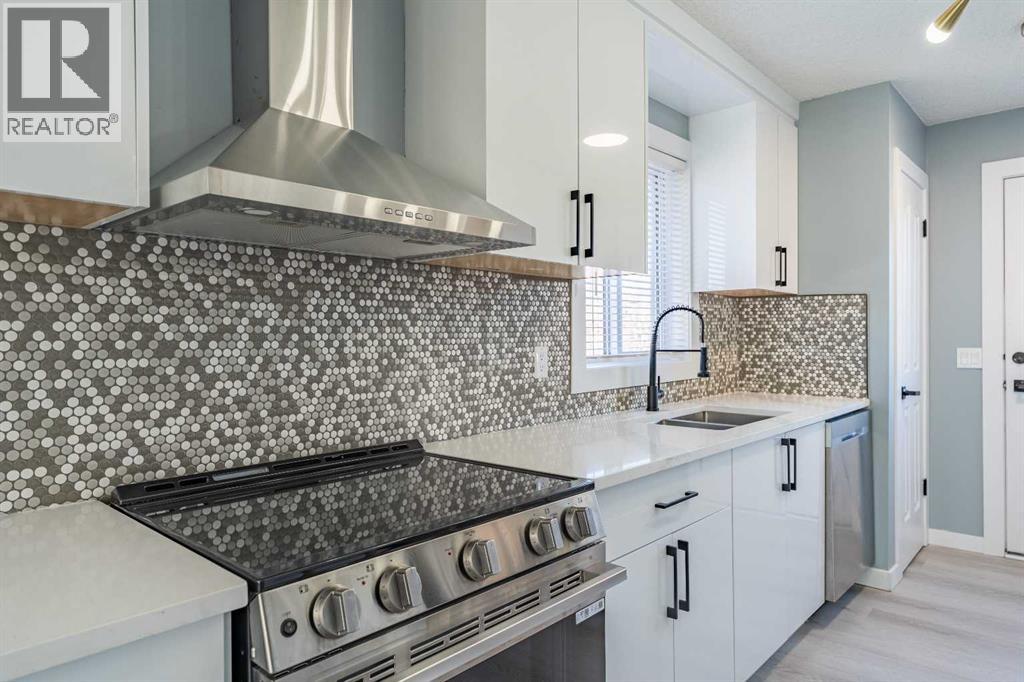 Single Family House Bi-level for Sale in  Erin Meadow Crescent SE Erin Woods Calgary 