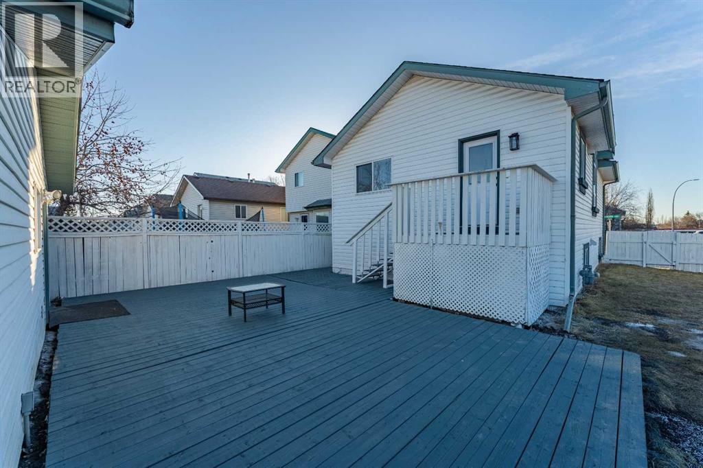 Single Family House Bi-level for Sale in  Erin Meadow Crescent SE Erin Woods Calgary 