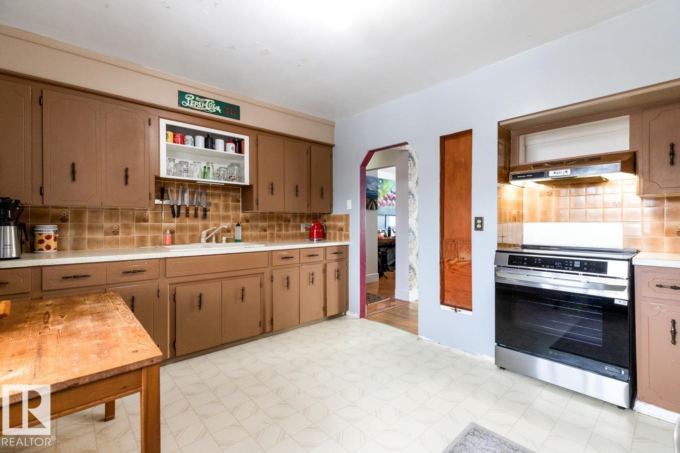 7708 78 AV NW, Edmonton