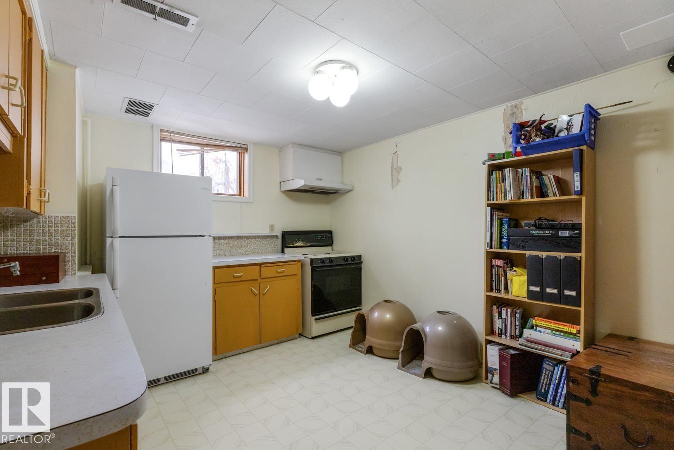 7708 78 AV NW, Edmonton