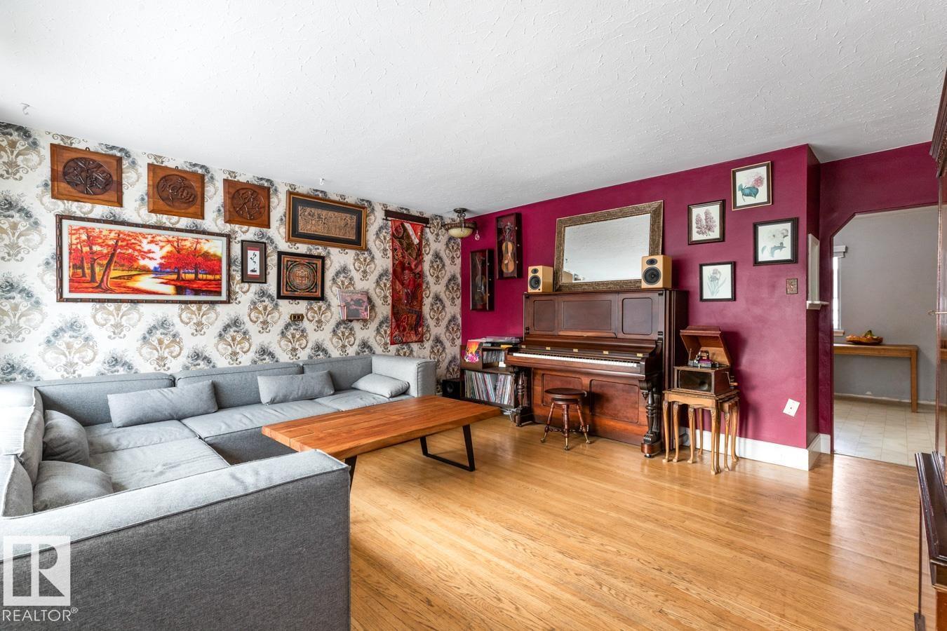 7708 78 AV NW, Edmonton