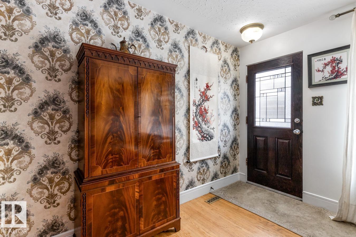 7708 78 AV NW, Edmonton