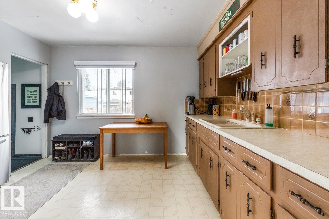 7708 78 AV NW, Edmonton