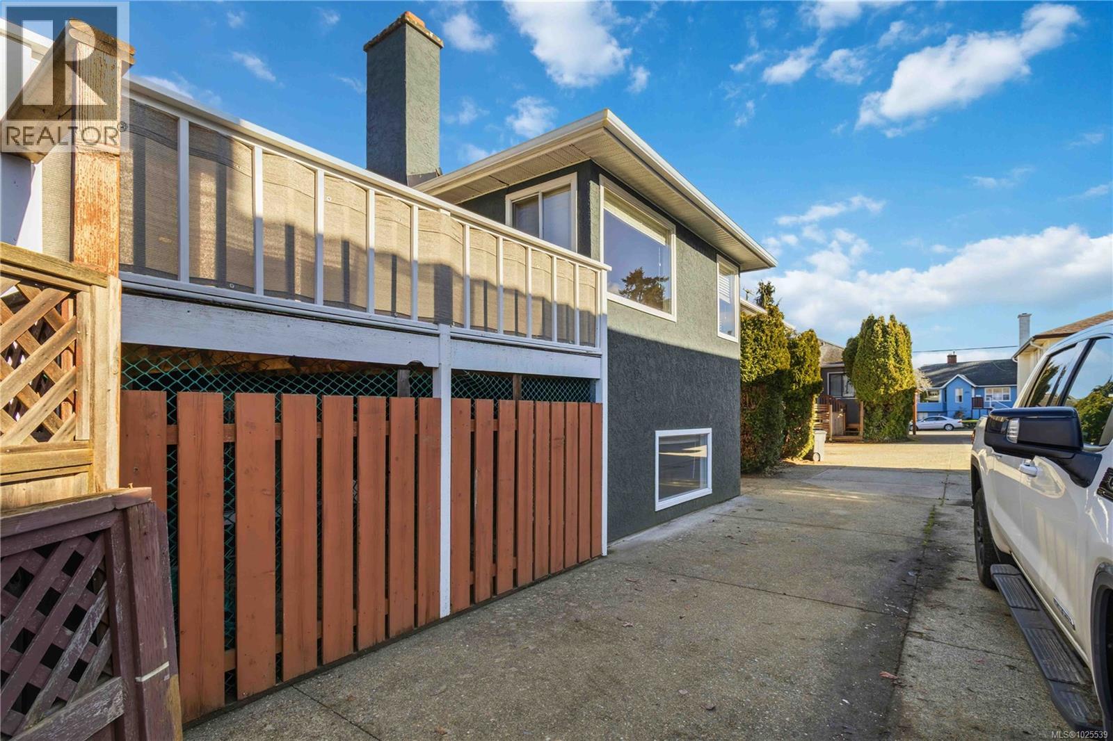 B 3002 Cedar Hill Road, Victoria