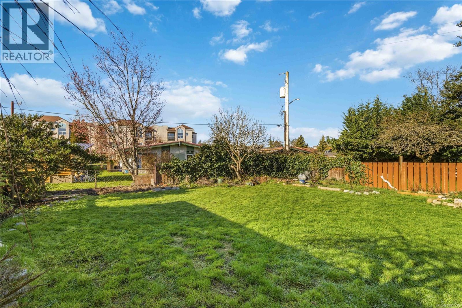 B 3002 Cedar Hill Road, Victoria