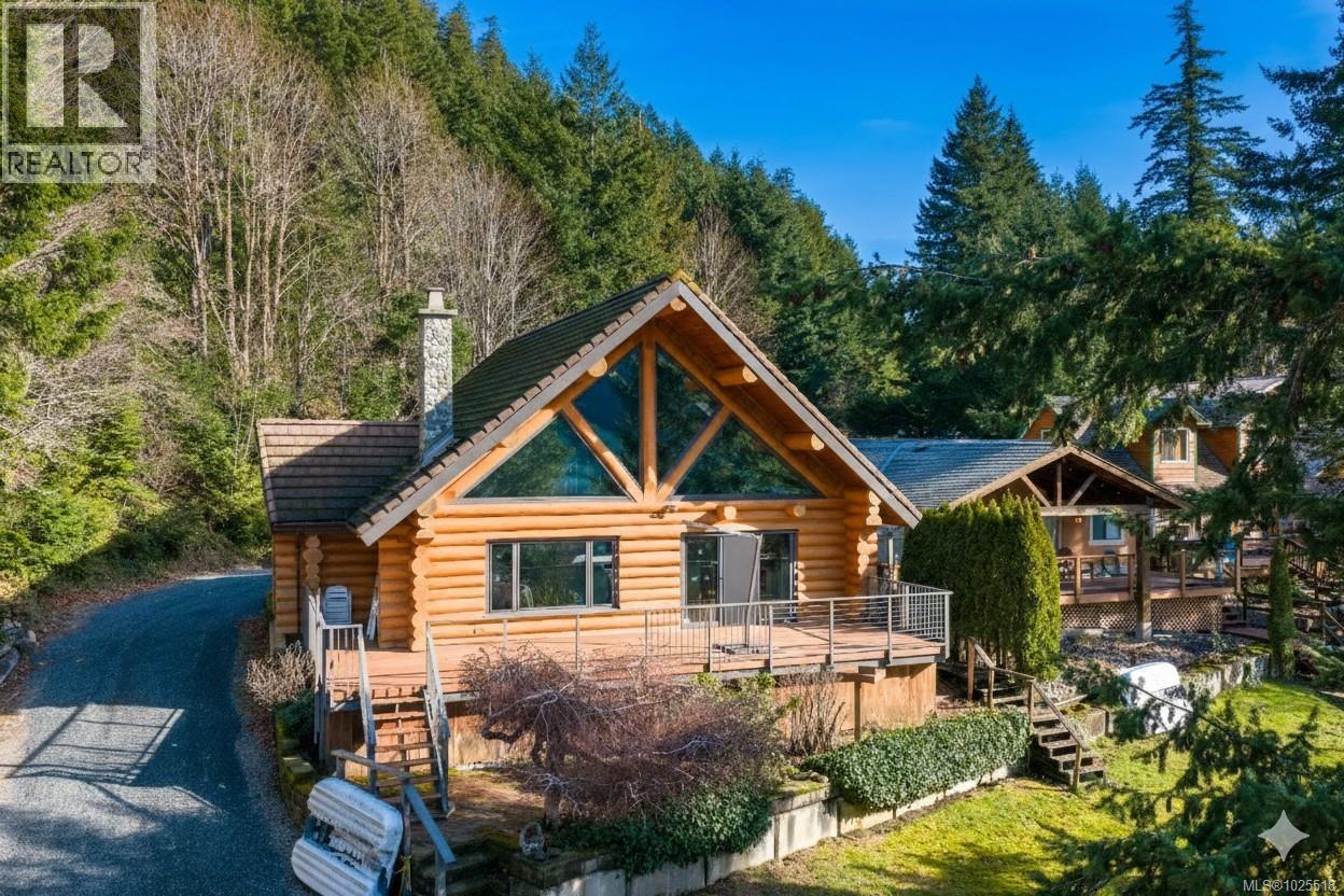 1270 Chalet Rd, Qualicum Beach